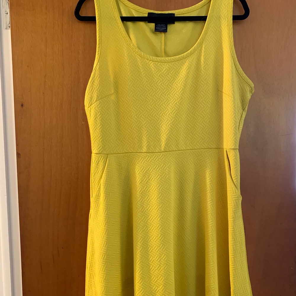 ✨Cute yellow dress Kardashian Kollection!✨